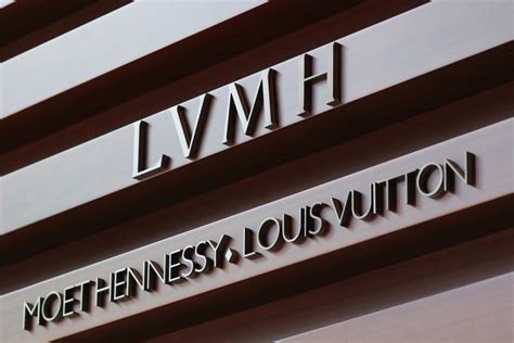 Tiffany sues LVMH after  billion deal collapses